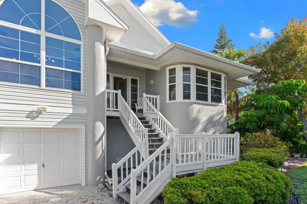 480 Las Tiendas Lane Sanibel FL 33957