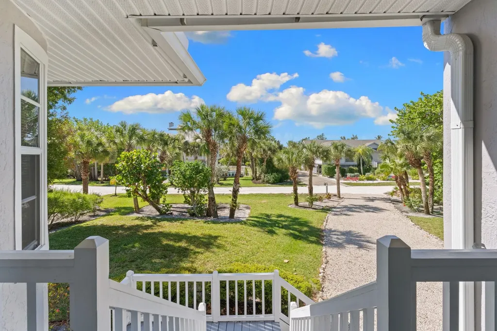 480 Las Tiendas Lane Sanibel FL 33957
