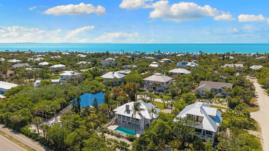 480 Las Tiendas Lane Sanibel FL 33957