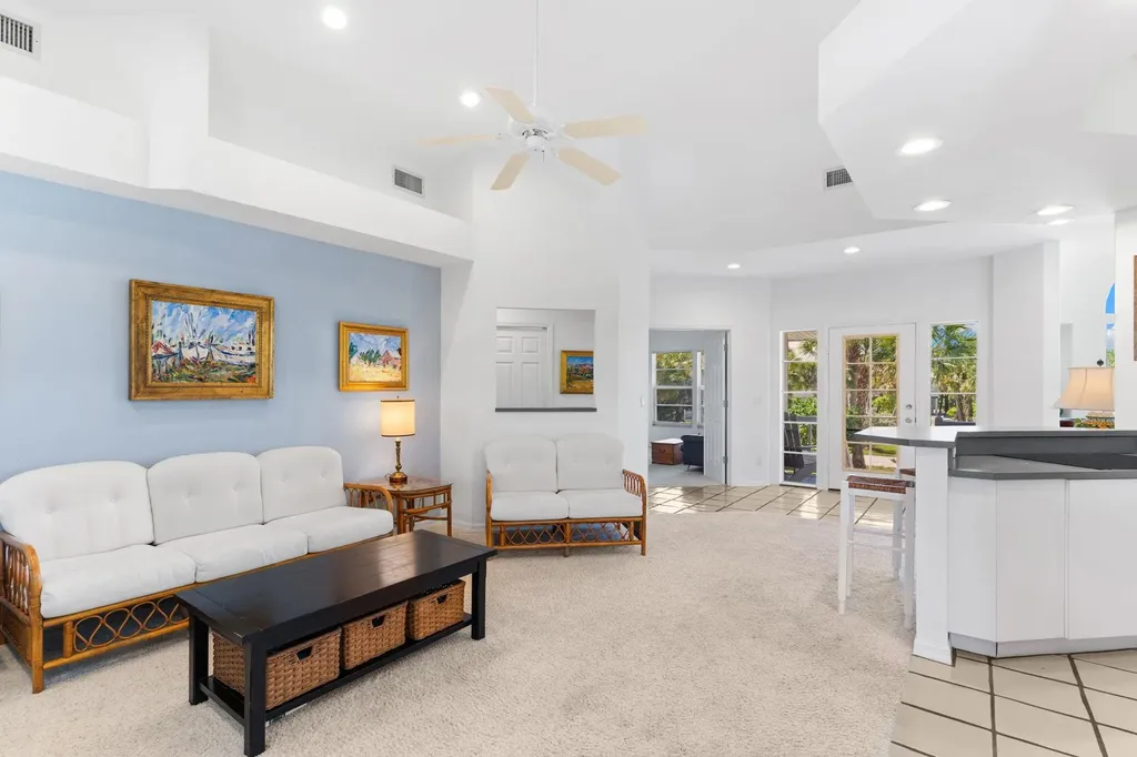 480 Las Tiendas Lane Sanibel FL 33957