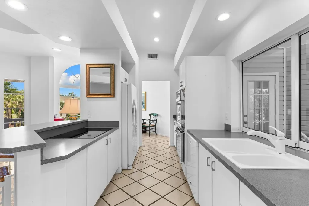 480 Las Tiendas Lane Sanibel FL 33957