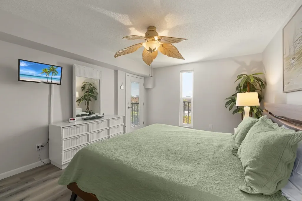 1440 Middle Gulf Drive Sanibel FL 33957-4204