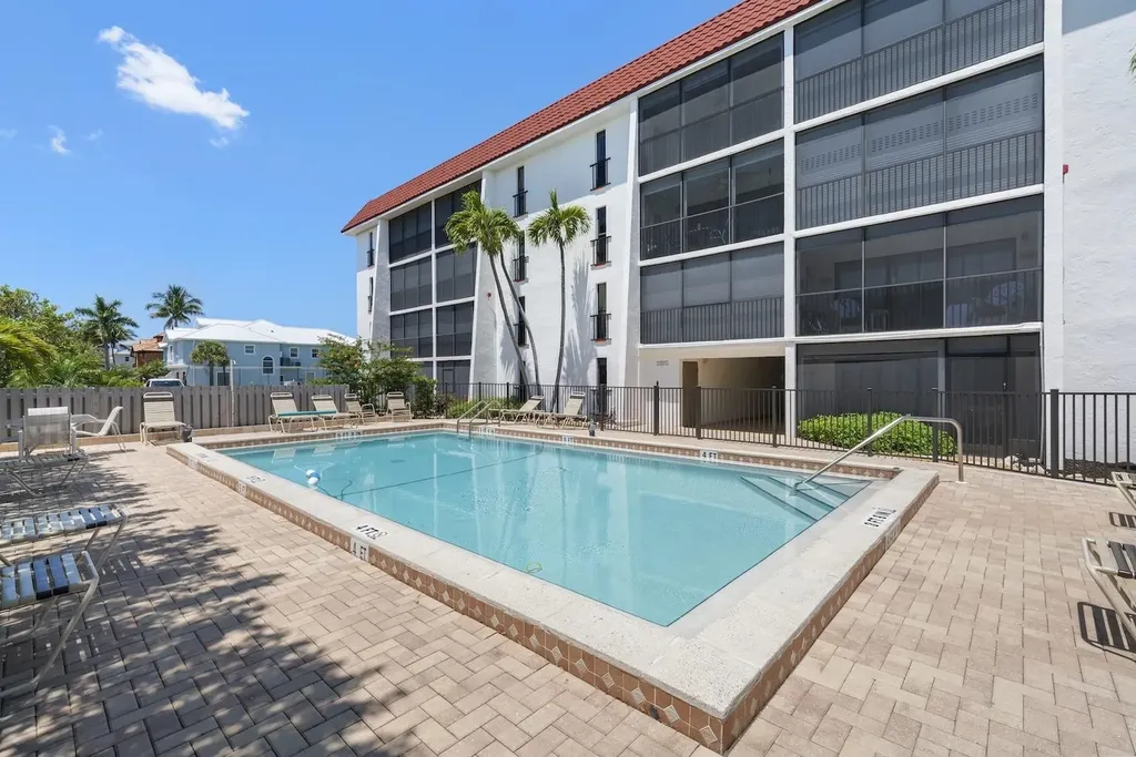 1440 Middle Gulf Drive Sanibel FL 33957-4204