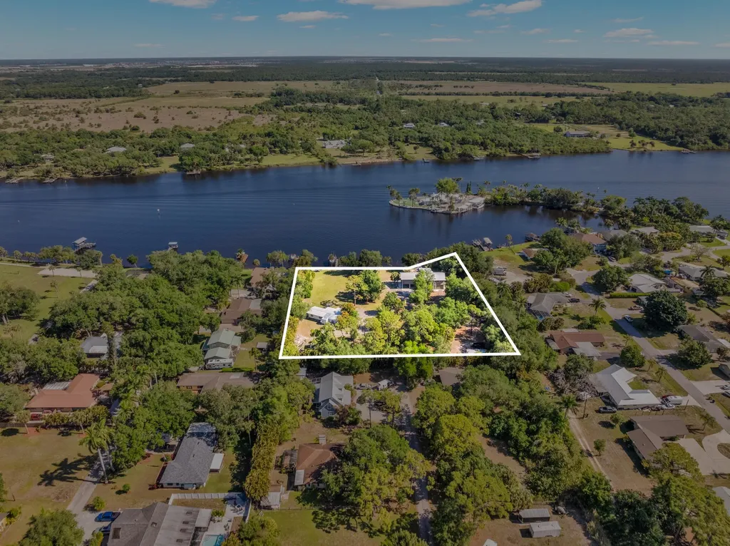 2212 River Pine Fort Myers FL 33905