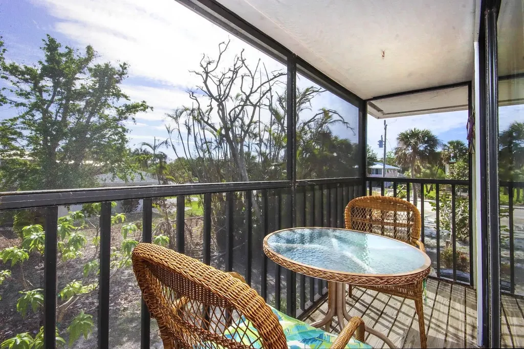 662 Donax Street Sanibel FL 33957