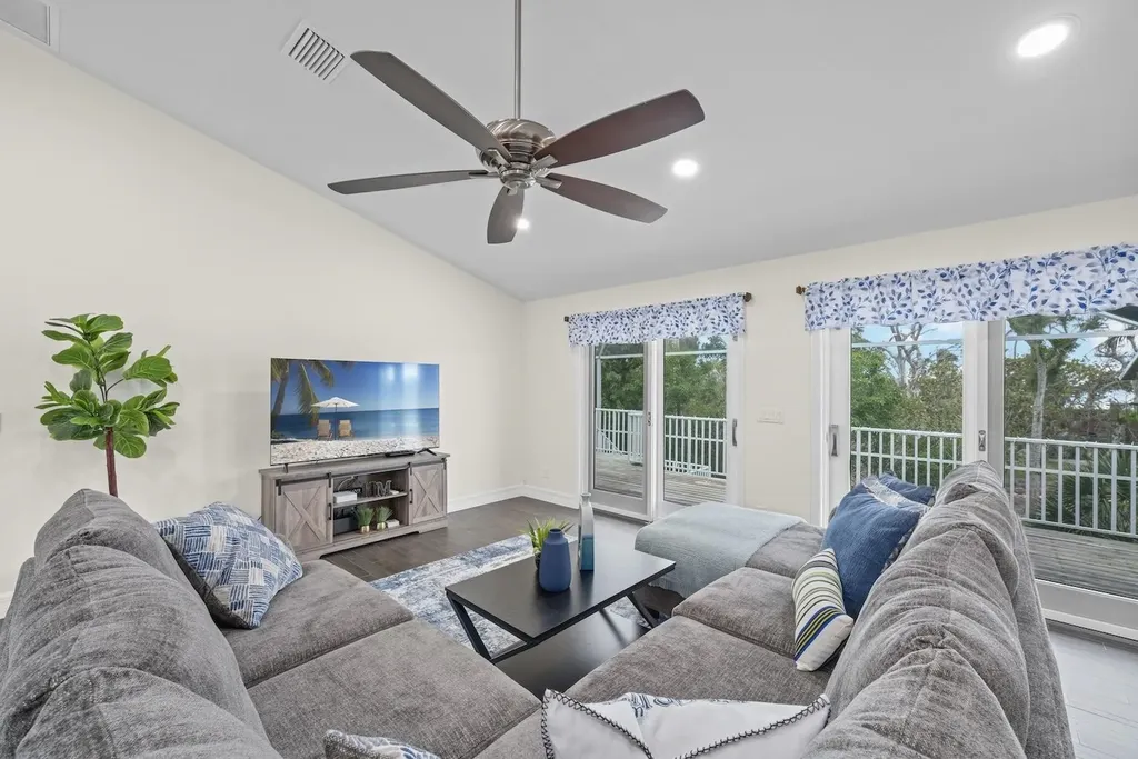 2596 Roosevelt Place Sanibel FL 33957
