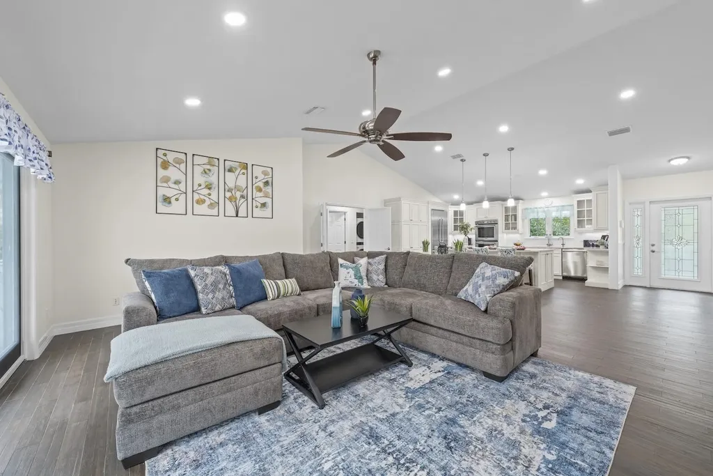 2596 Roosevelt Place Sanibel FL 33957