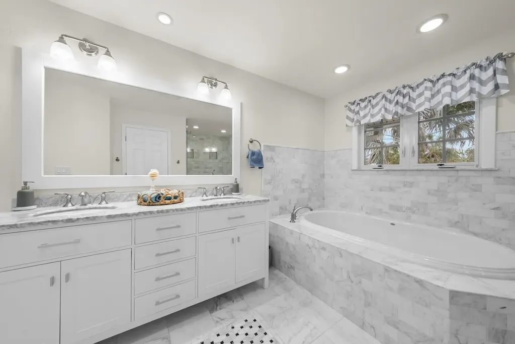 2596 Roosevelt Place Sanibel FL 33957