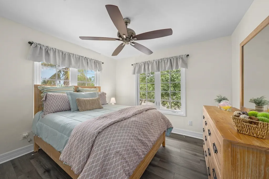 2596 Roosevelt Place Sanibel FL 33957