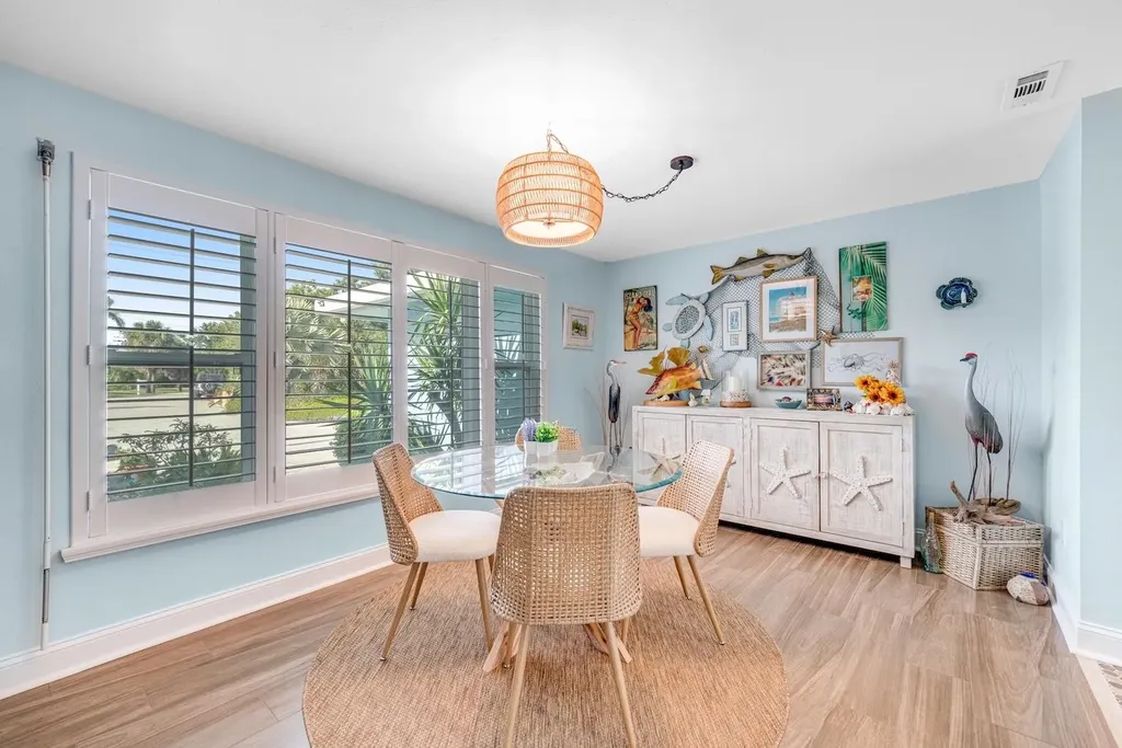 1076 Captains Walk Street Sanibel FL 33957