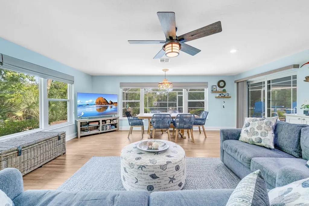 1076 Captains Walk Street Sanibel FL 33957