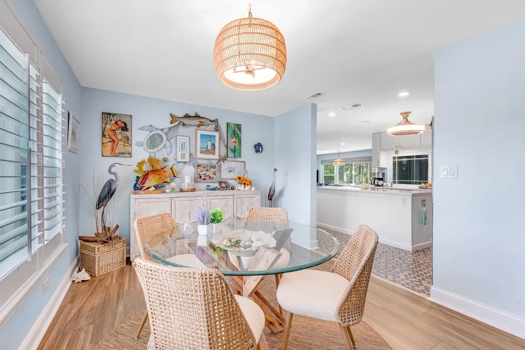 1076 Captains Walk Street Sanibel FL 33957