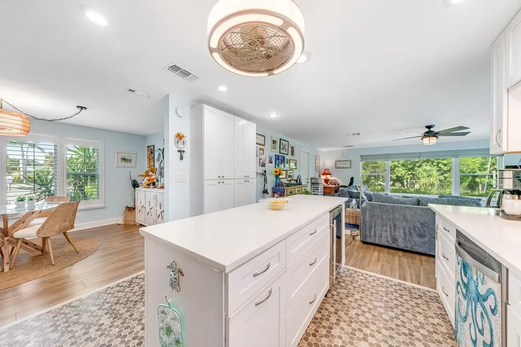 1076 Captains Walk Street Sanibel FL 33957