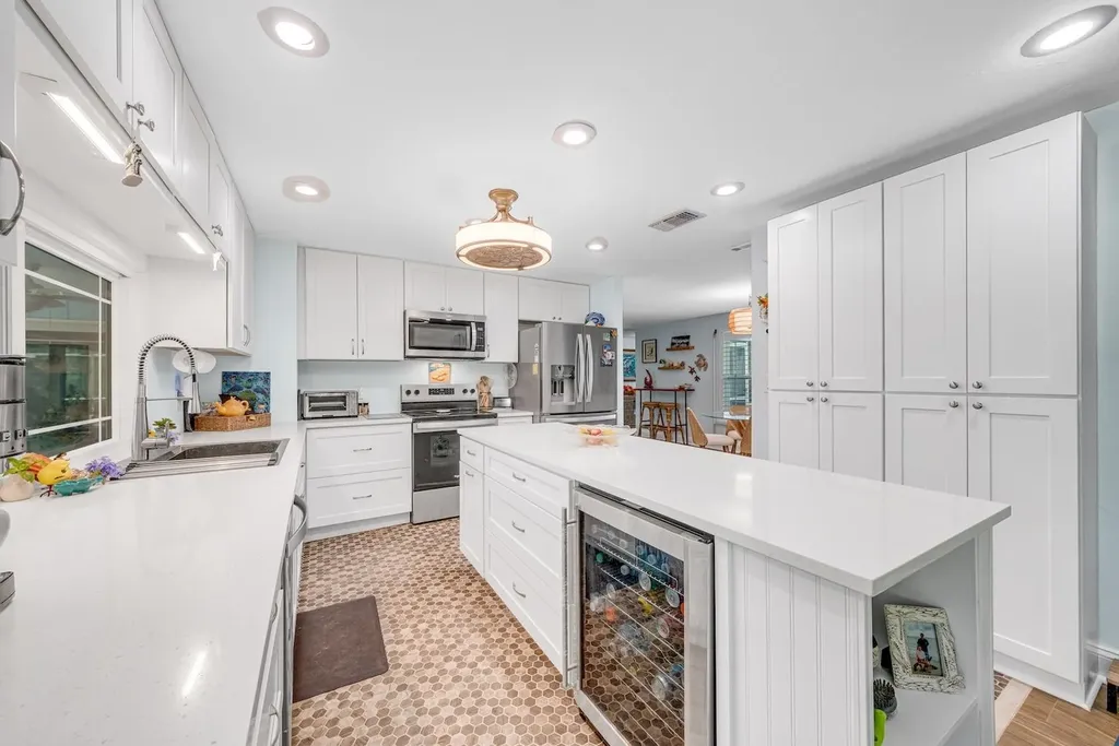 1076 Captains Walk Street Sanibel FL 33957