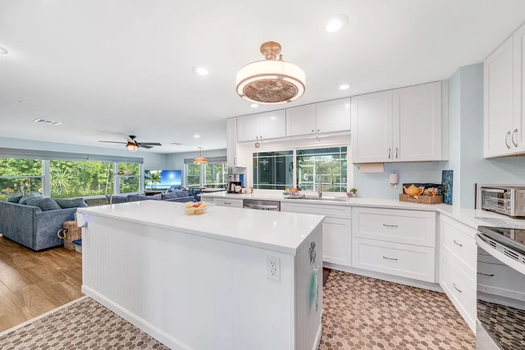 1076 Captains Walk Street Sanibel FL 33957