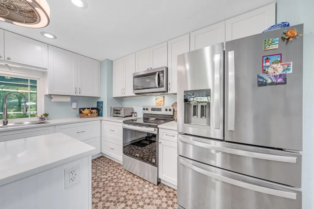 1076 Captains Walk Street Sanibel FL 33957