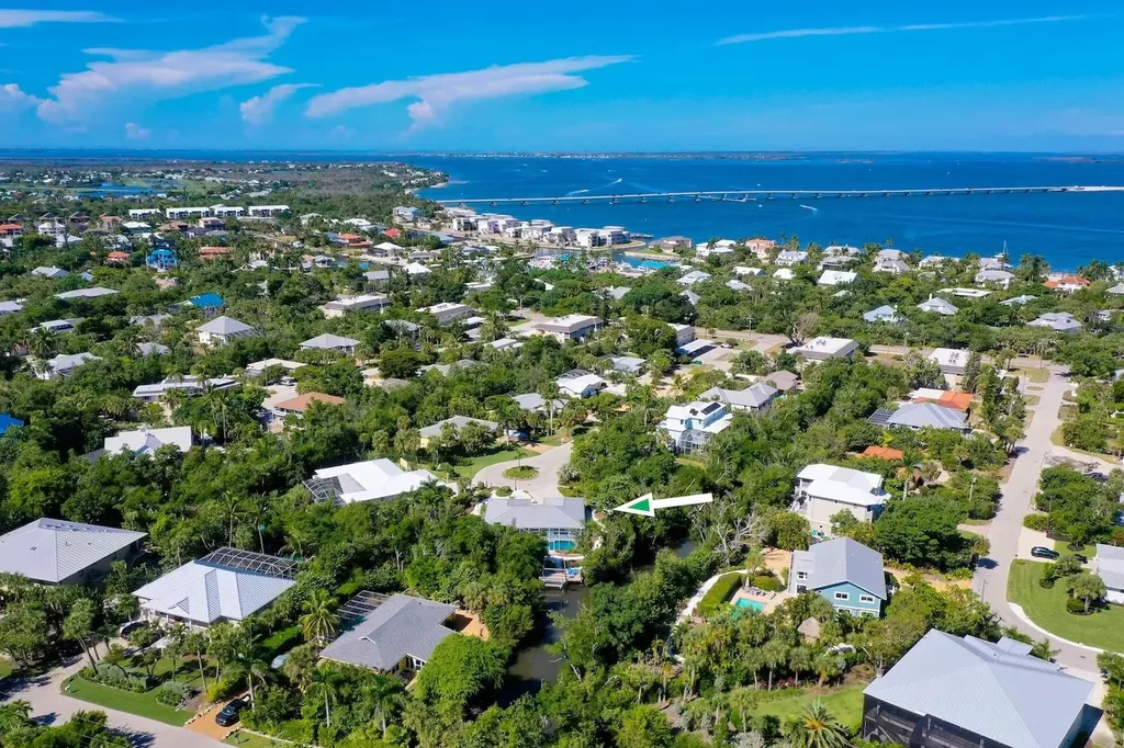 1076 Captains Walk Street Sanibel FL 33957