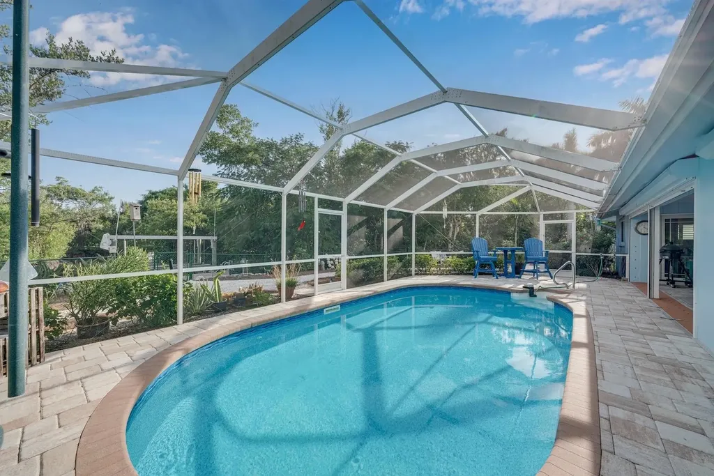 1076 Captains Walk Street Sanibel FL 33957