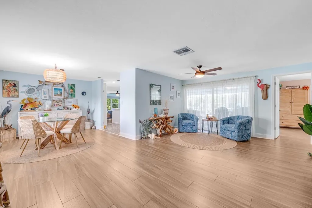 1076 Captains Walk Street Sanibel FL 33957