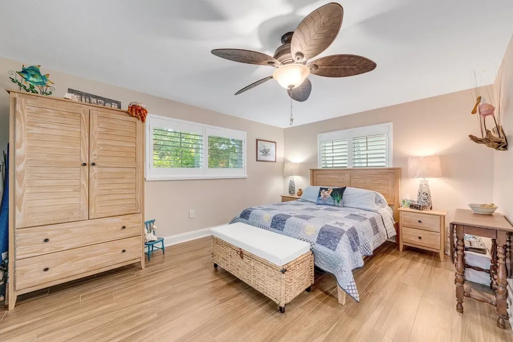 1076 Captains Walk Street Sanibel FL 33957