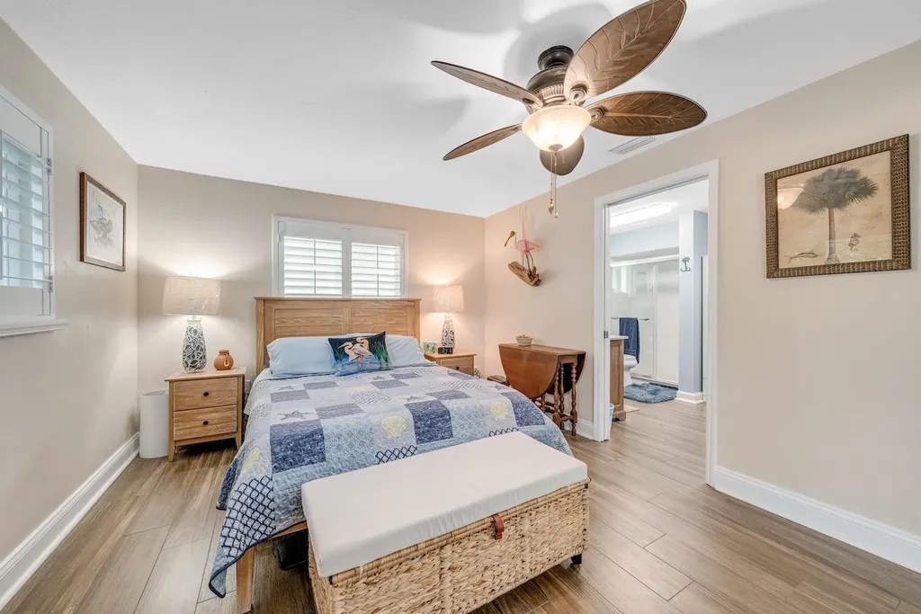 1076 Captains Walk Street Sanibel FL 33957