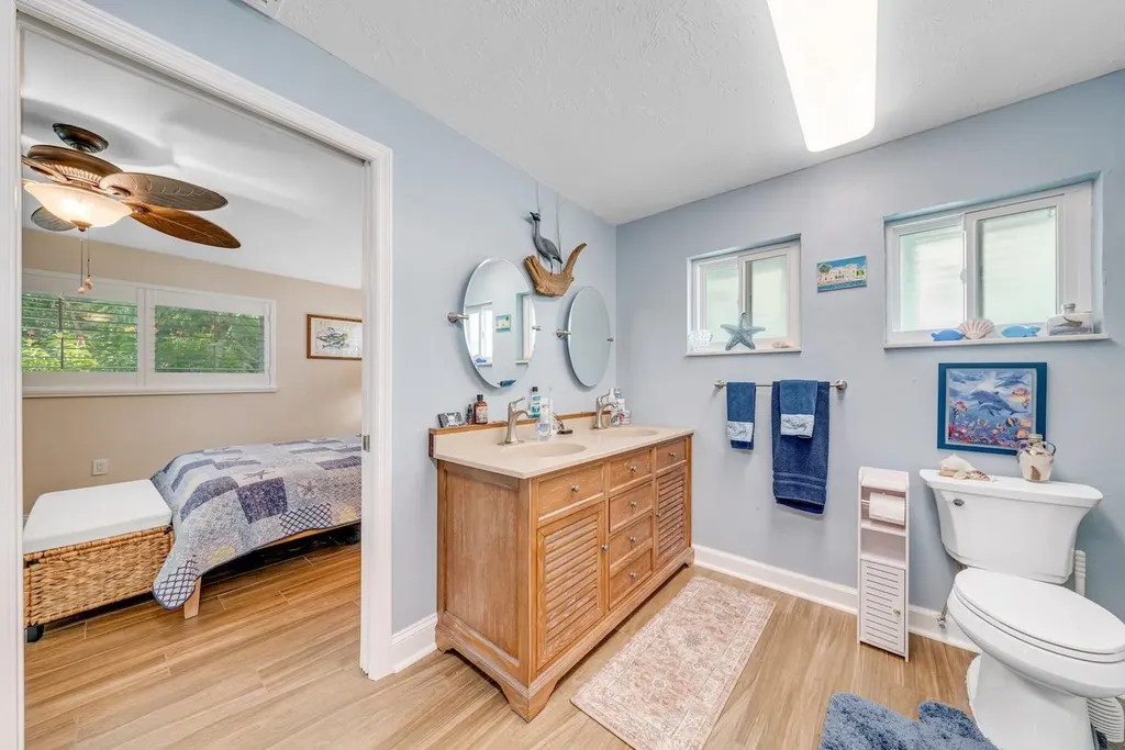 1076 Captains Walk Street Sanibel FL 33957