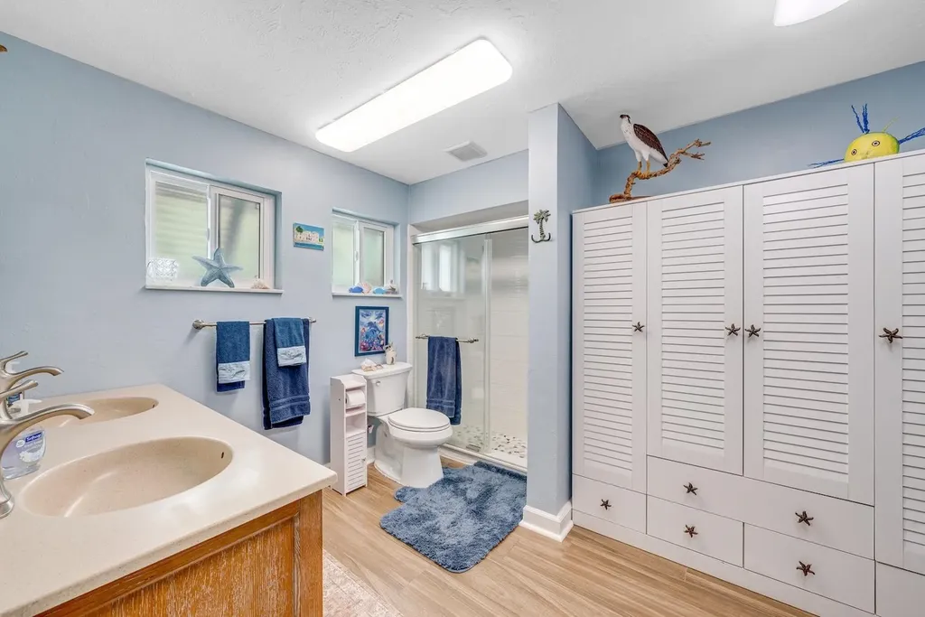 1076 Captains Walk Street Sanibel FL 33957