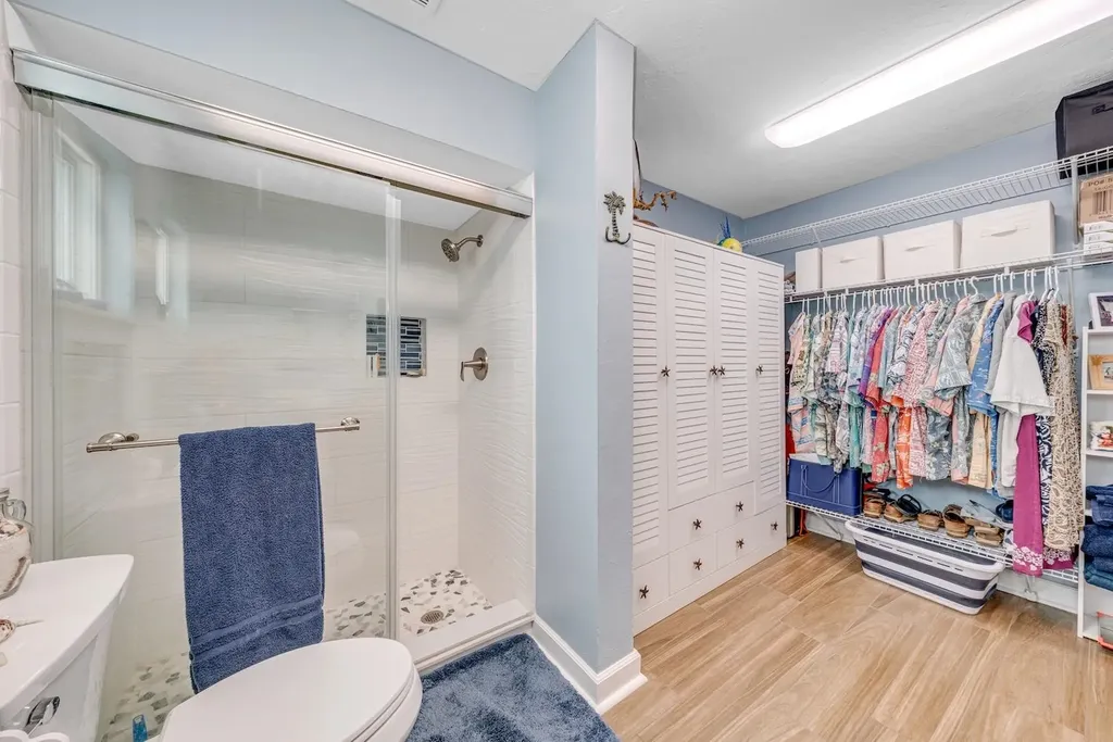 1076 Captains Walk Street Sanibel FL 33957