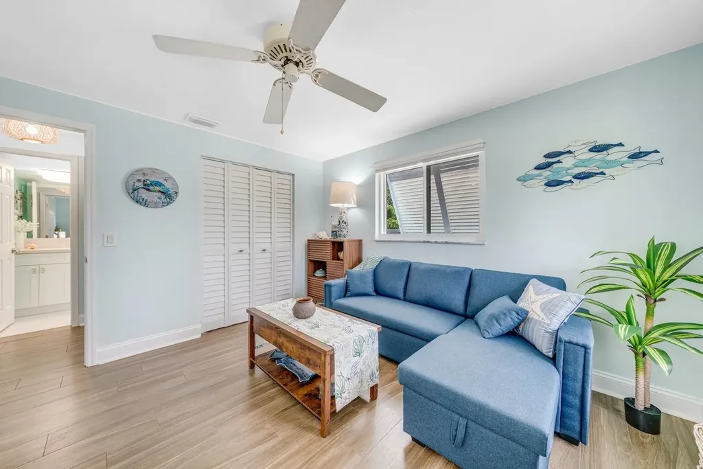 1076 Captains Walk Street Sanibel FL 33957