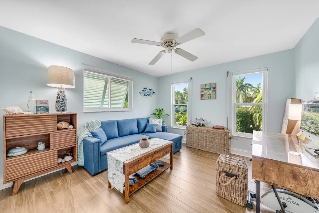 1076 Captains Walk Street Sanibel FL 33957