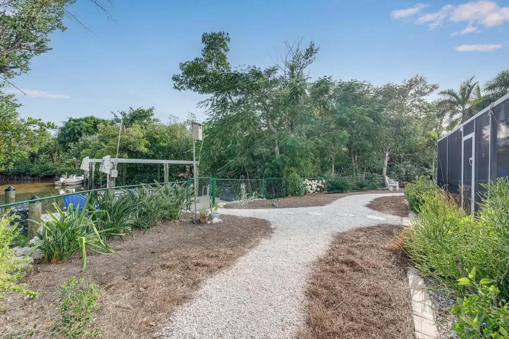 1076 Captains Walk Street Sanibel FL 33957