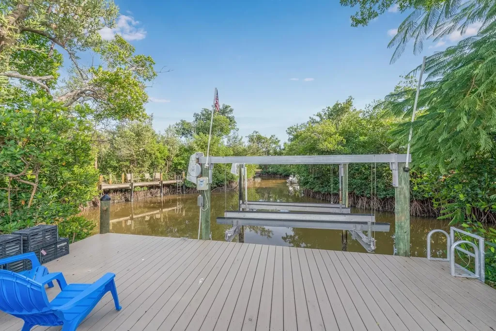 1076 Captains Walk Street Sanibel FL 33957