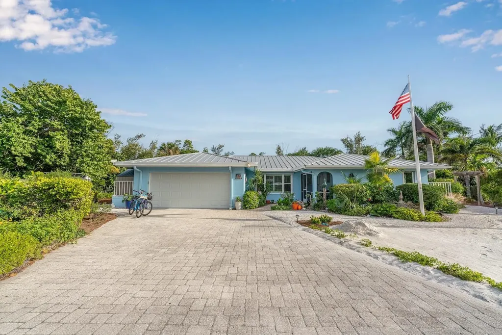 1076 Captains Walk Street Sanibel FL 33957