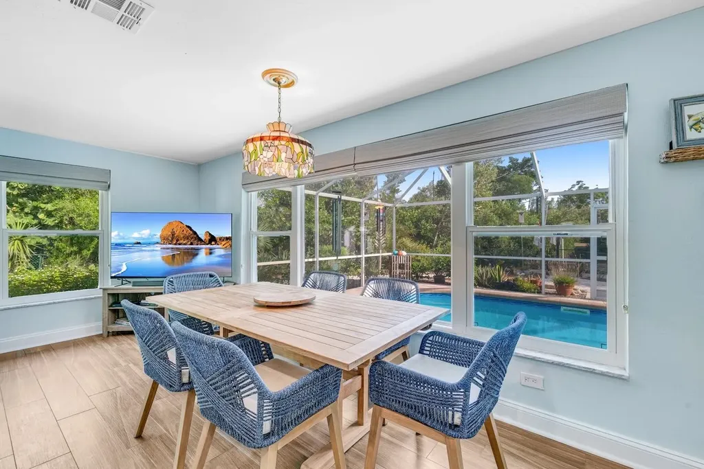 1076 Captains Walk Street Sanibel FL 33957