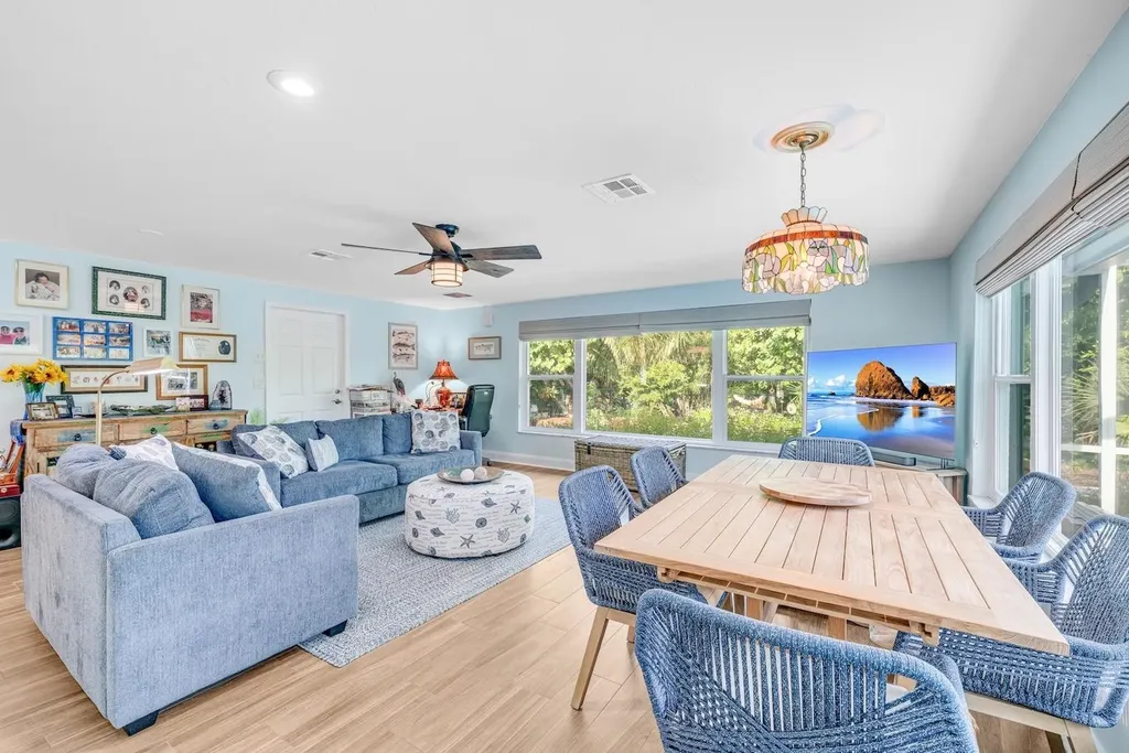 1076 Captains Walk Street Sanibel FL 33957