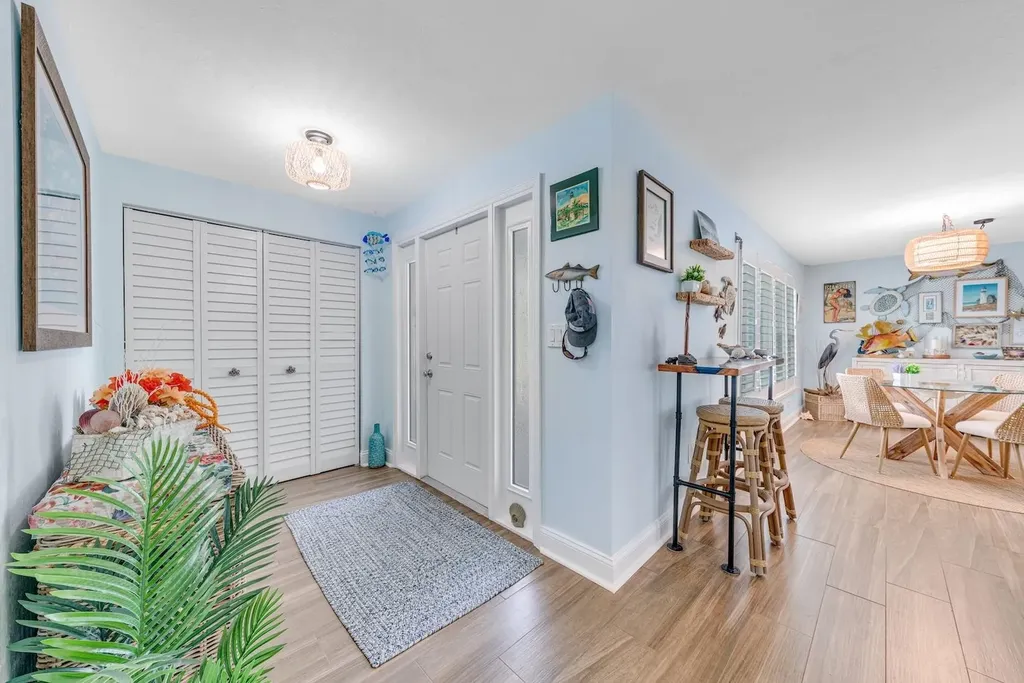 1076 Captains Walk Street Sanibel FL 33957