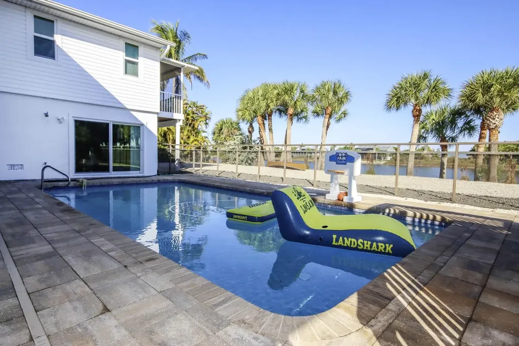 3284 Twin Lakes Lane Sanibel FL 33957-5506