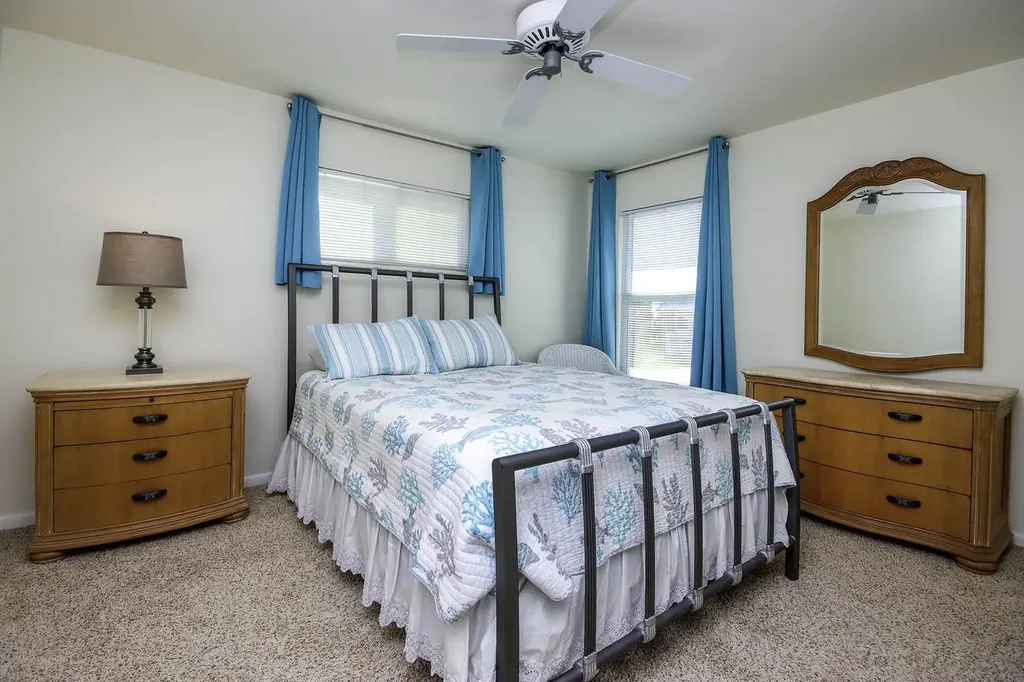 3284 Twin Lakes Lane Sanibel FL 33957-5506