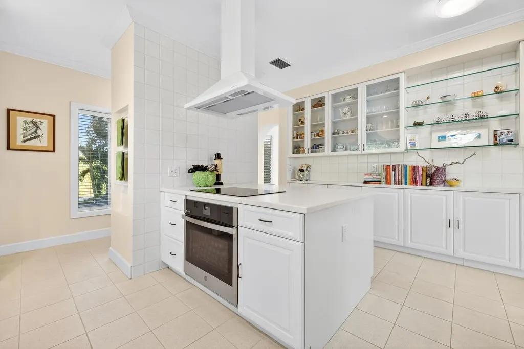 1987 My Tern Court Sanibel FL 33957