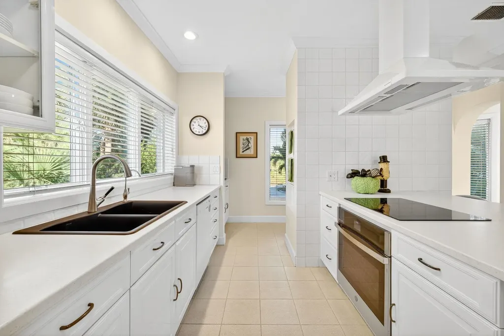 1987 My Tern Court Sanibel FL 33957