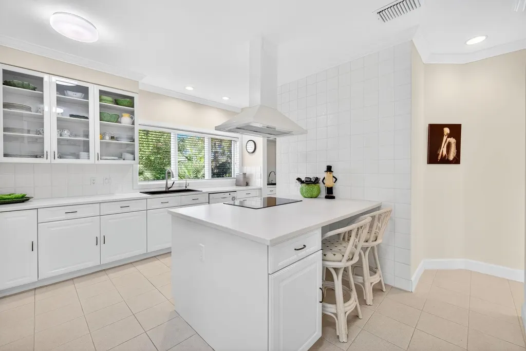 1987 My Tern Court Sanibel FL 33957