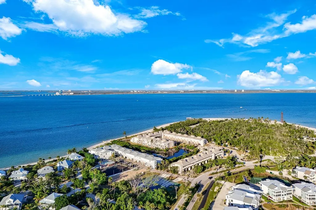 200 Periwinkle Sanibel FL 33957