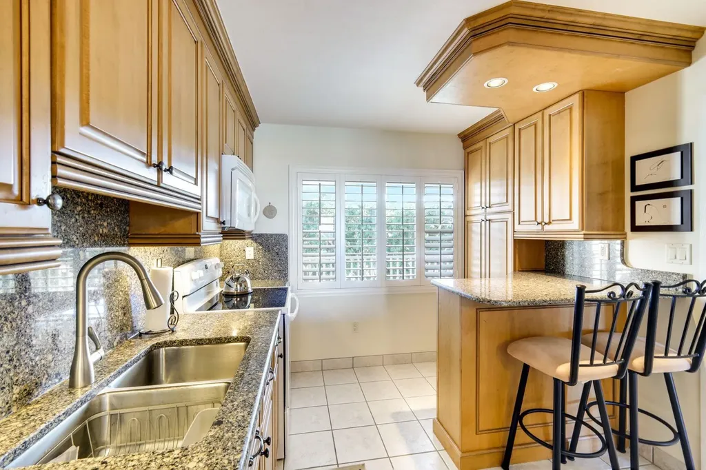 200 Periwinkle Sanibel FL 33957
