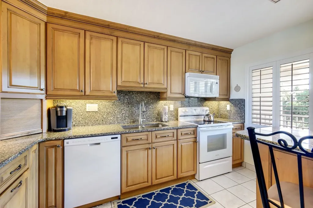 200 Periwinkle Sanibel FL 33957