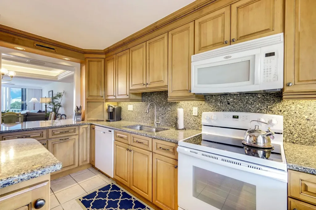 200 Periwinkle Sanibel FL 33957