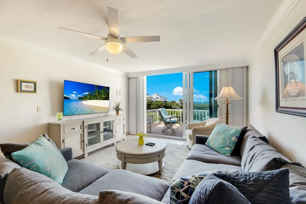 200 Periwinkle Sanibel FL 33957