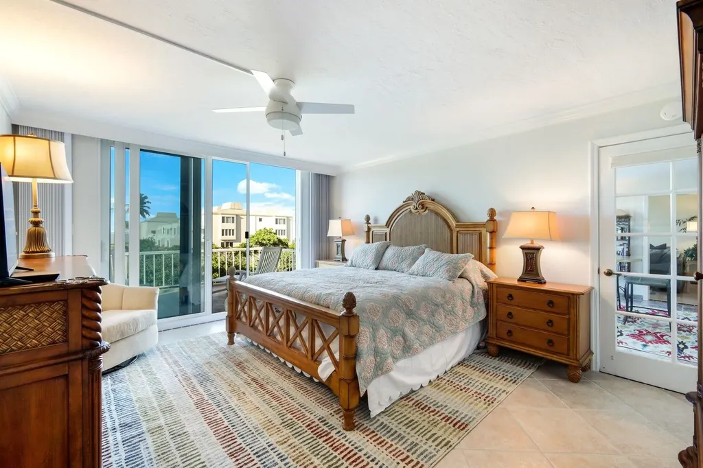 200 Periwinkle Sanibel FL 33957