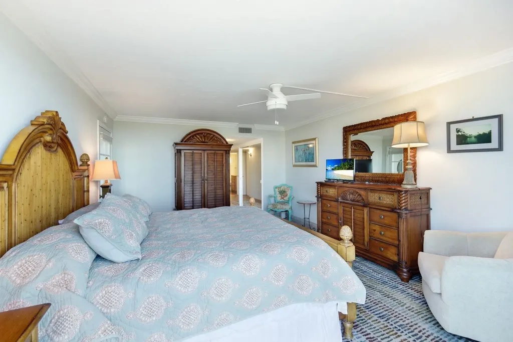 200 Periwinkle Sanibel FL 33957