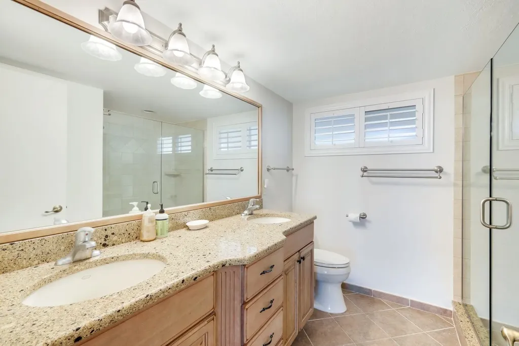 200 Periwinkle Sanibel FL 33957