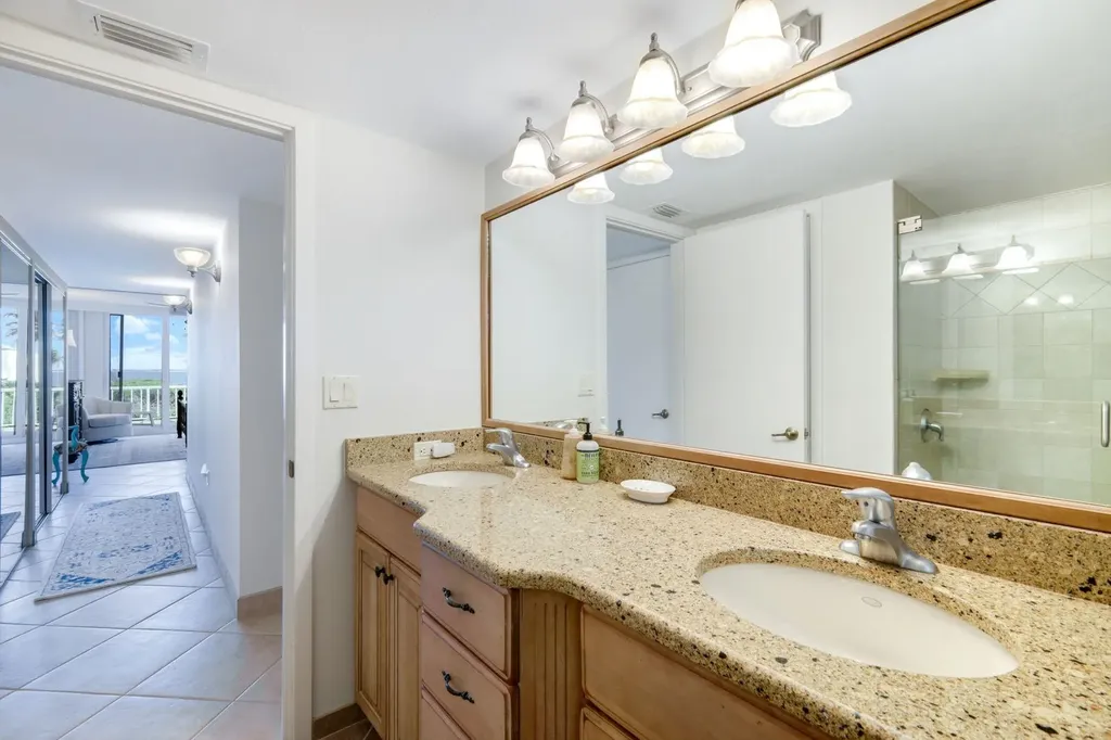 200 Periwinkle Sanibel FL 33957